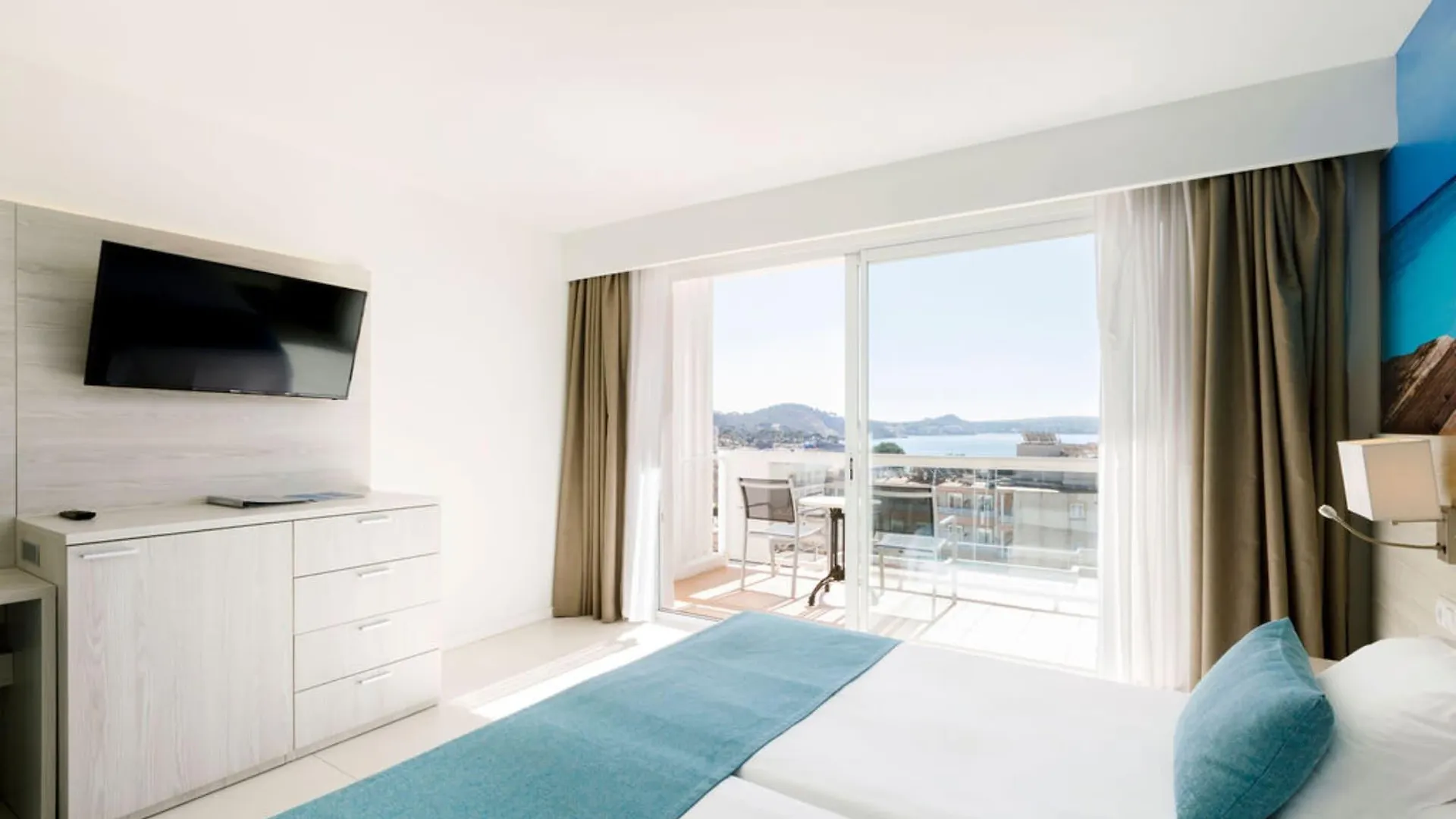 Aparthotel y Hotel Paguera Beach Peguera España