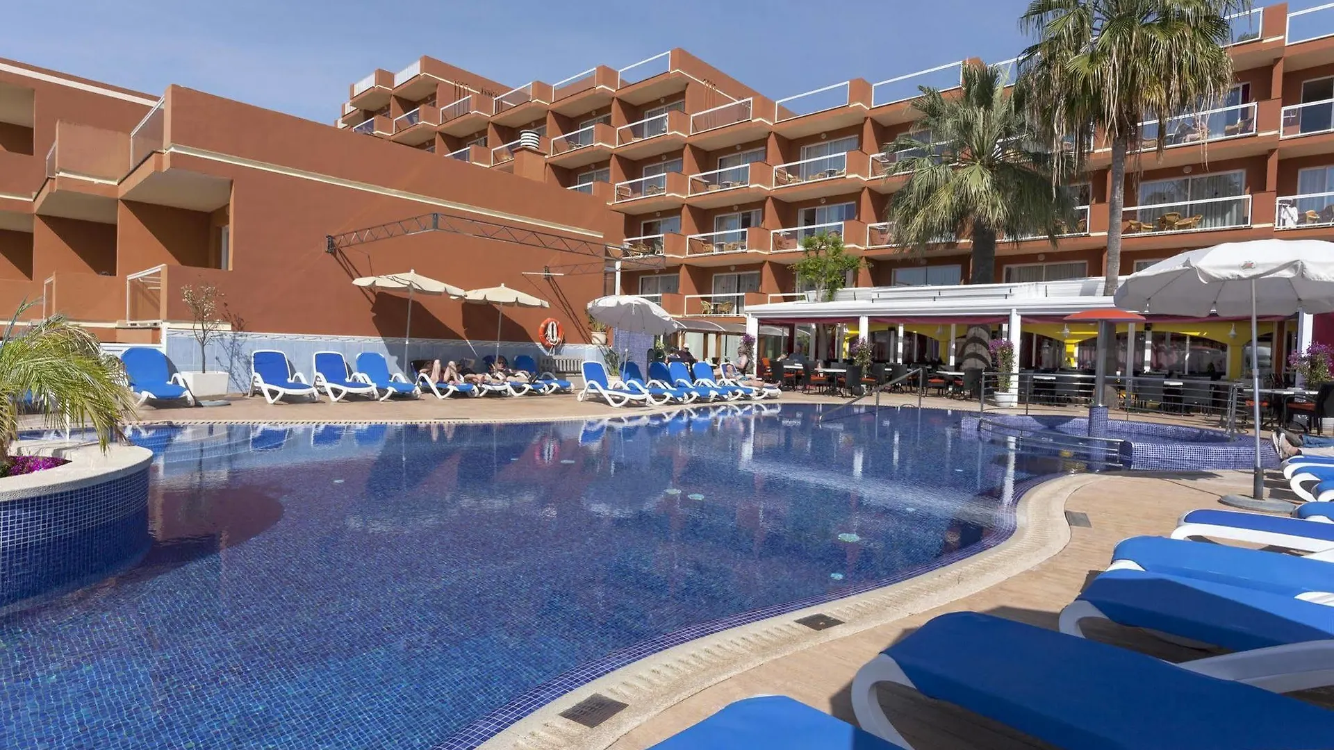 Aparthotel y Hotel Paguera Beach España